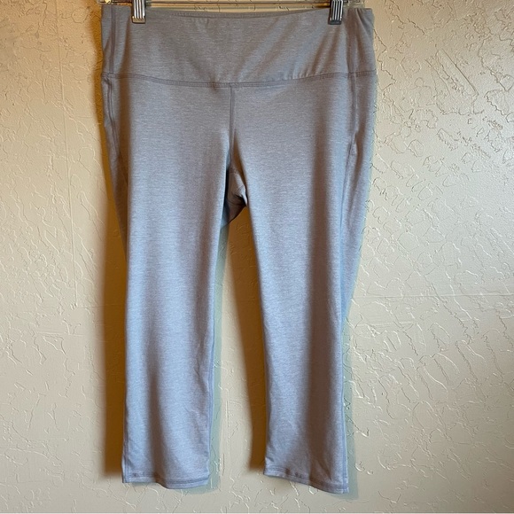 Athleta Gray Cropped Capri Yoga Athletic Training Leggings Medium - Picture 2 of 13